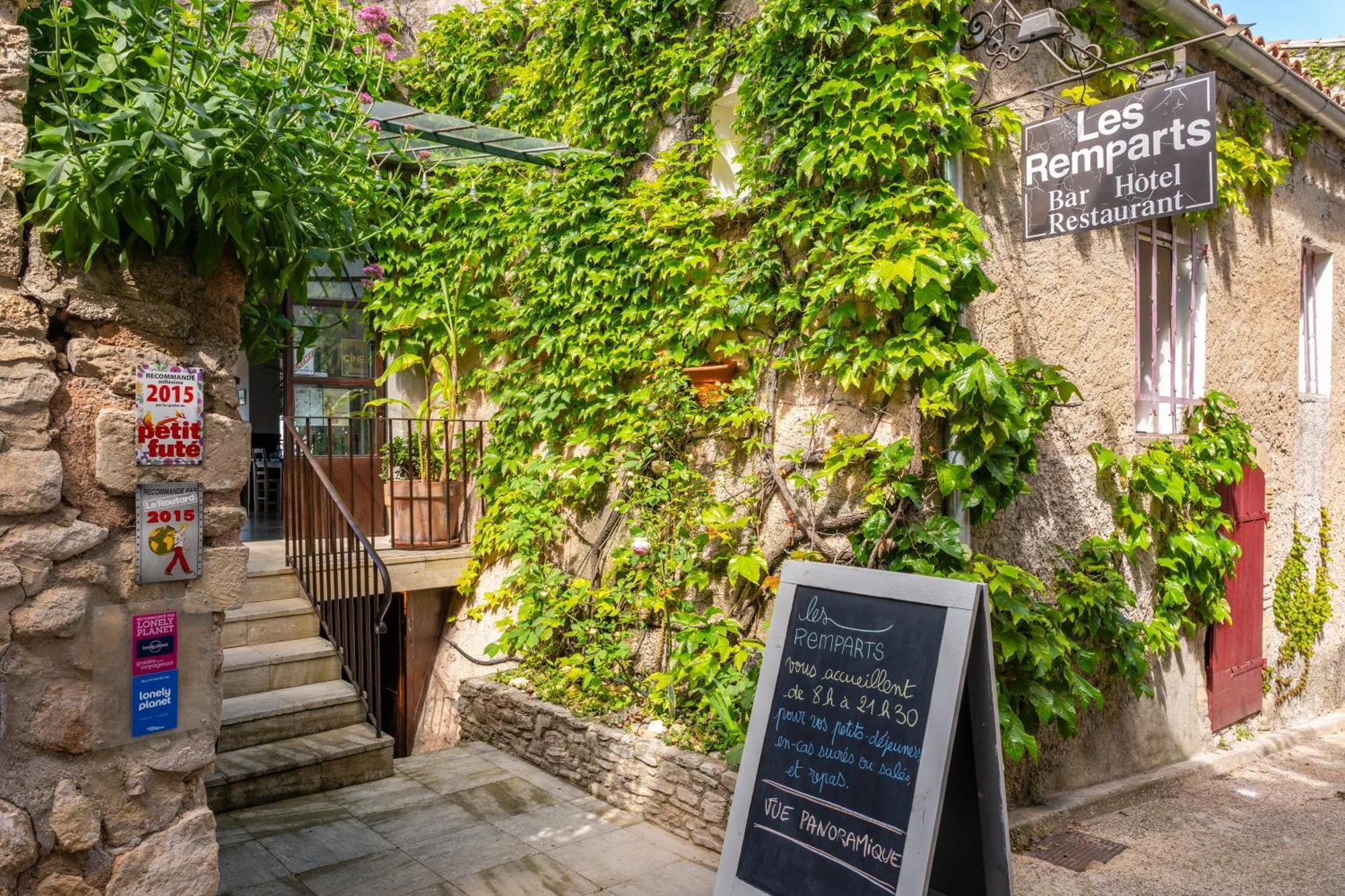 Hotel Restaurant Les Remparts เวอนาสก์ ภายนอก รูปภาพ