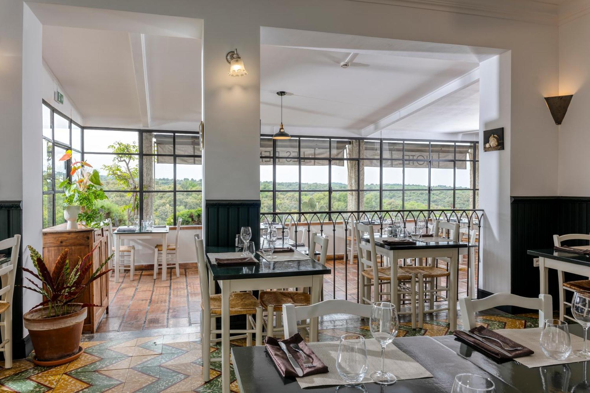 Hotel Restaurant Les Remparts เวอนาสก์ ภายนอก รูปภาพ