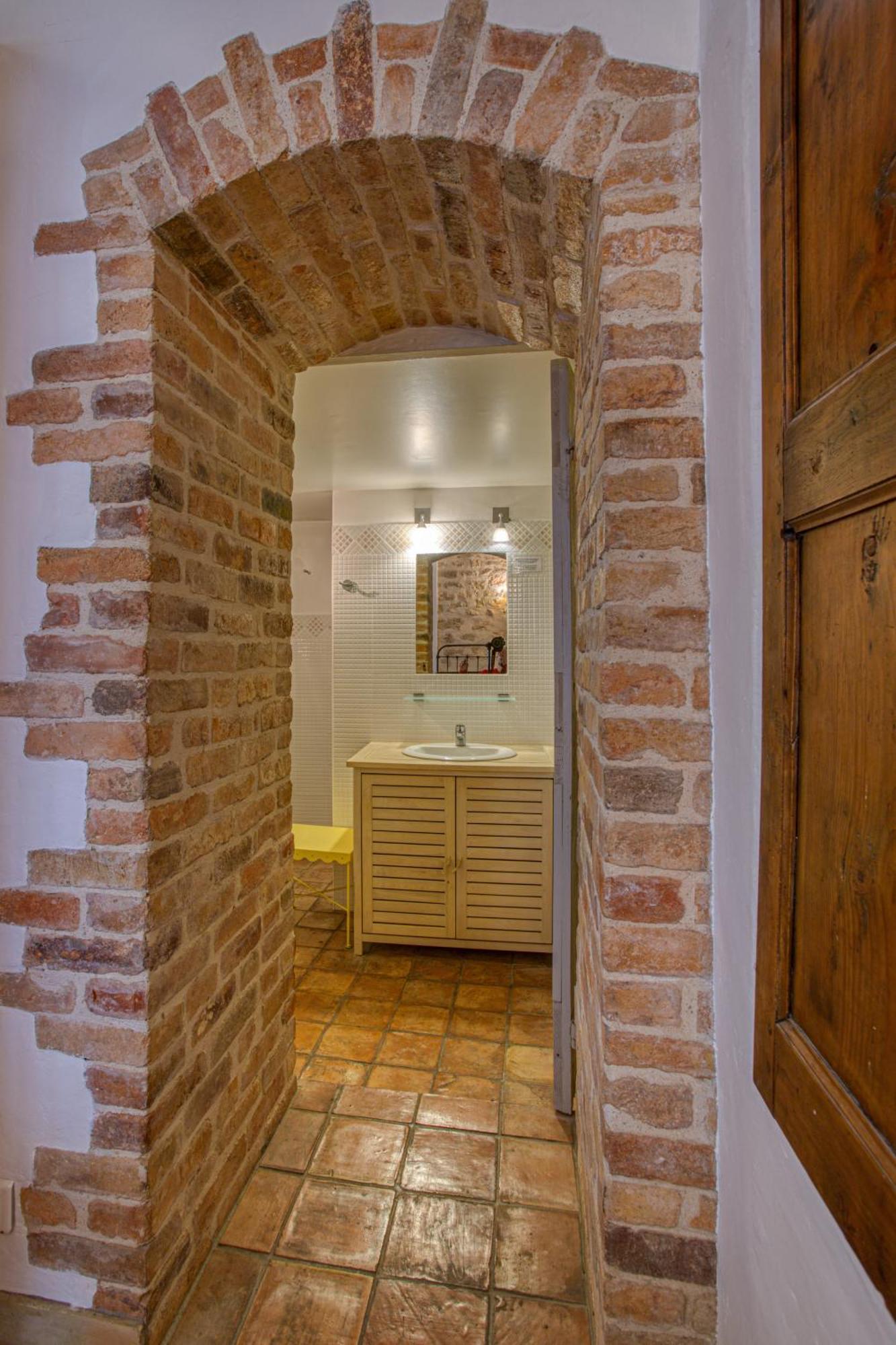 Hotel Restaurant Les Remparts เวอนาสก์ ภายนอก รูปภาพ