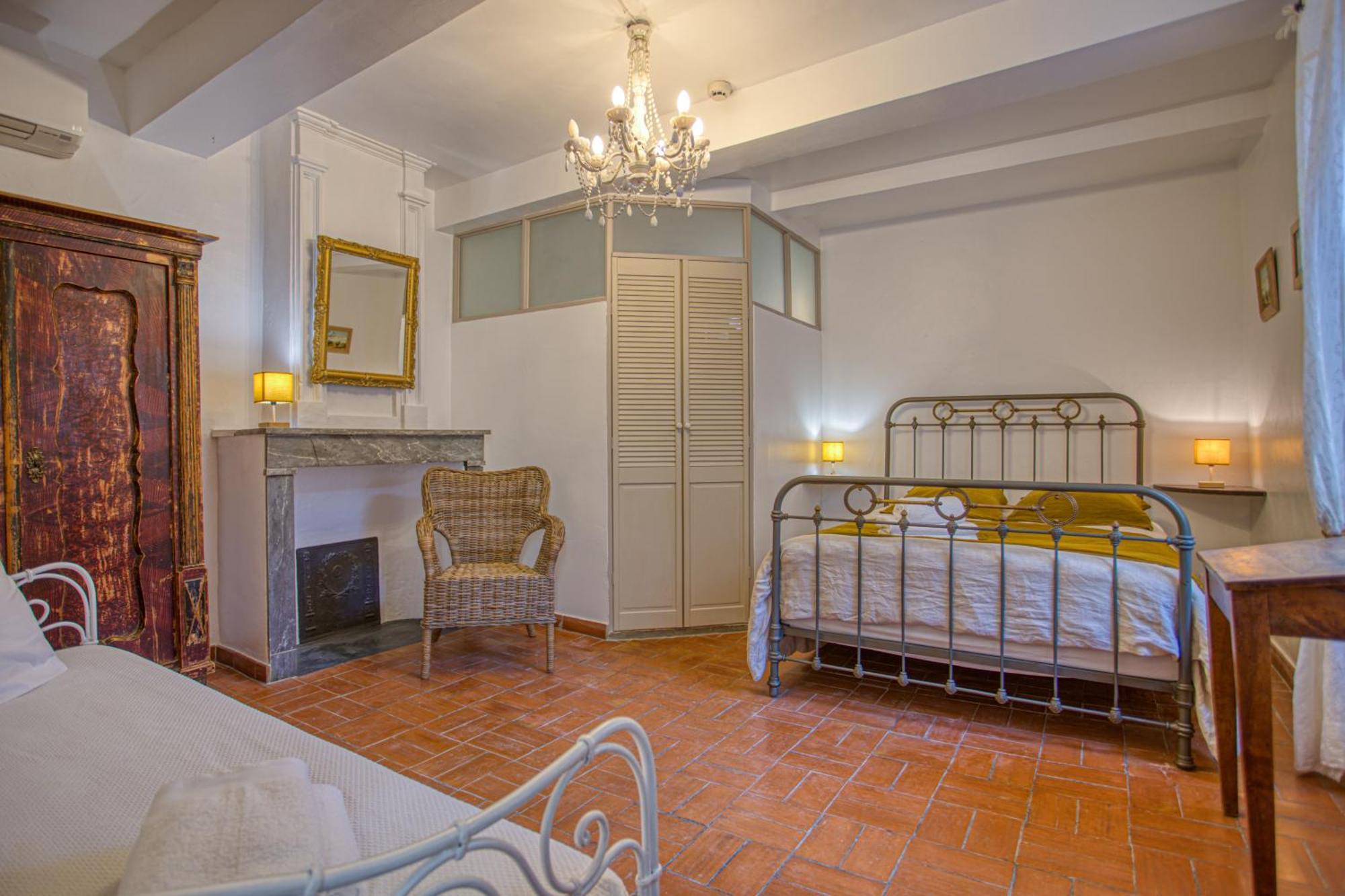 Hotel Restaurant Les Remparts เวอนาสก์ ภายนอก รูปภาพ